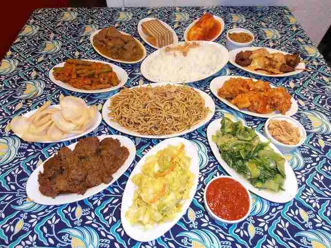Indonesian rijsttafel by Warung Celebes